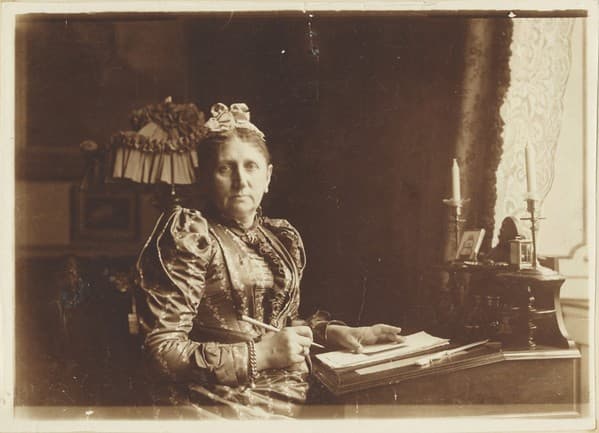 Fru Meyer, Friheden